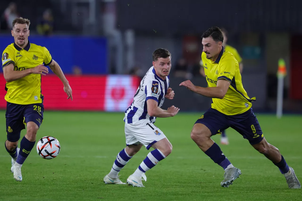 Leuven (Belgium), 15/10/2026.- Darius Olaru of Union SG, Sergio Gomez of Real Sociedad and Mateo Biondic of Union SG in action during the UEFA Europa League Matchday 2 game between Union SG and Real Sociedad, in Leuven, Belgium, 15 October 2026. (Bélgica) EFE/EPA/OLIVIER MATTHYS
