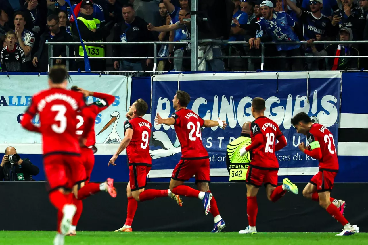 STRASBOURG (France), 07/05/2026.- Alemao (C) of Rayo Vallecano celebrates with teammates after scoring the 0-1 opening goal during the UEFA Conference League semi-finals 2nd leg match RC Strasbourg against Rayo Vallecano, in Strasbourg, France, 07 May 2026. (Francia, Estrasburgo) EFE/EPA/MONAMMED BADRA
