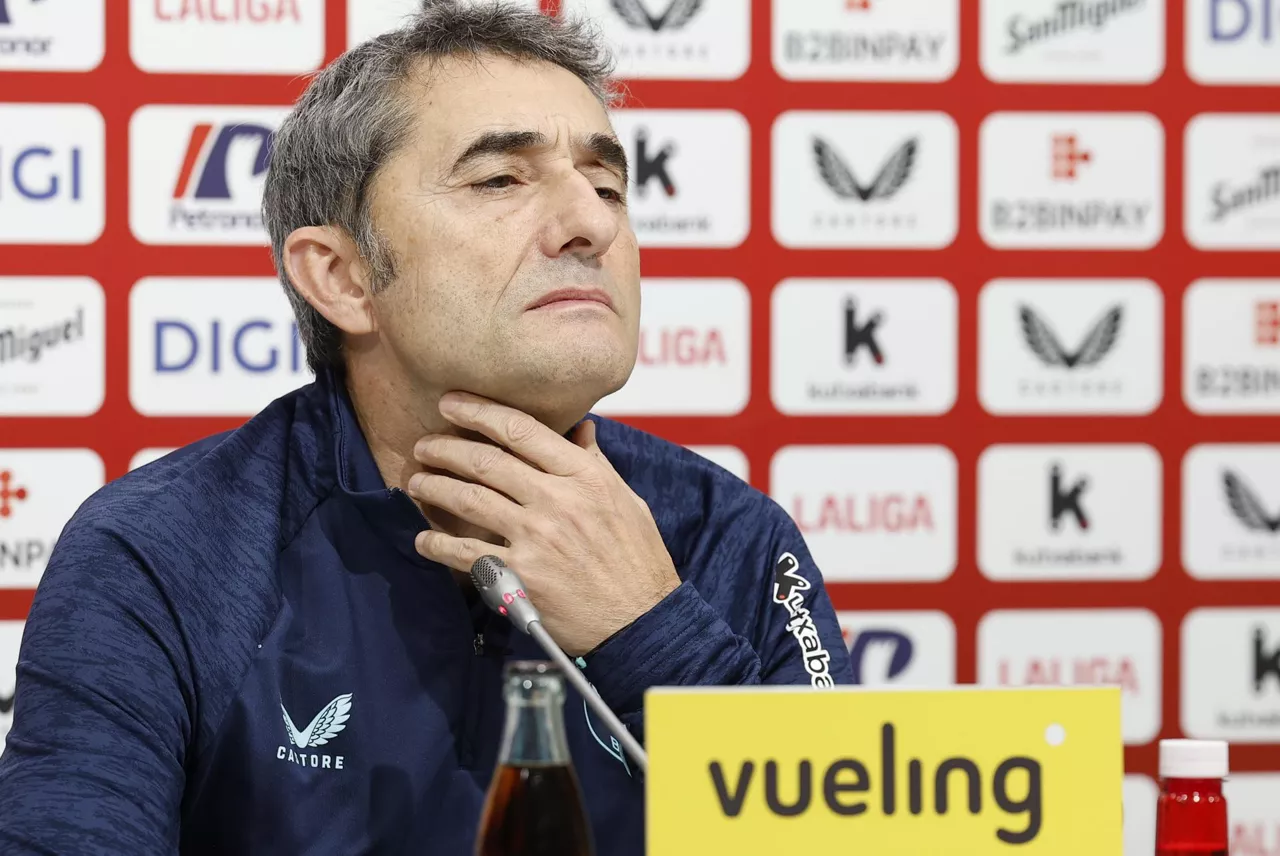 LEZAMA (BIZKAIA), 12/01/2026.- El entrenador del Athletic de Bilbao, Ernesto Valverde, ha ofrecido este lunes una rueda de prensa previa a la eliminatoria de octavos de final de la Copa del Rey del martes ante la Cultural Leonesa en el Reino de León. EFE/ Miguel Toña
