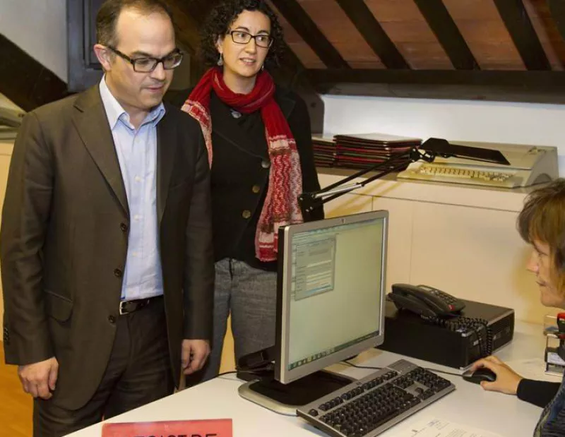 Jordi Turull (CiU), Marta Rovira (ERC) registro de la declaración soberania. EFE