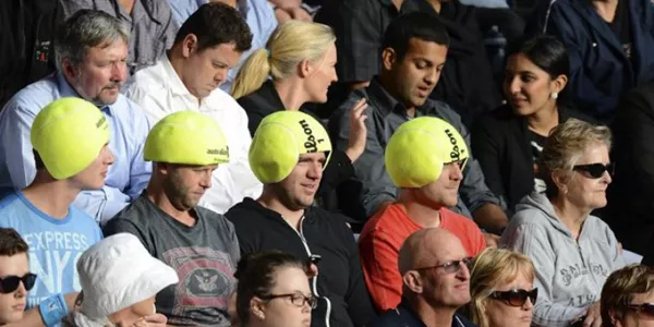 Adicionados en las gradas. Foto: EFE