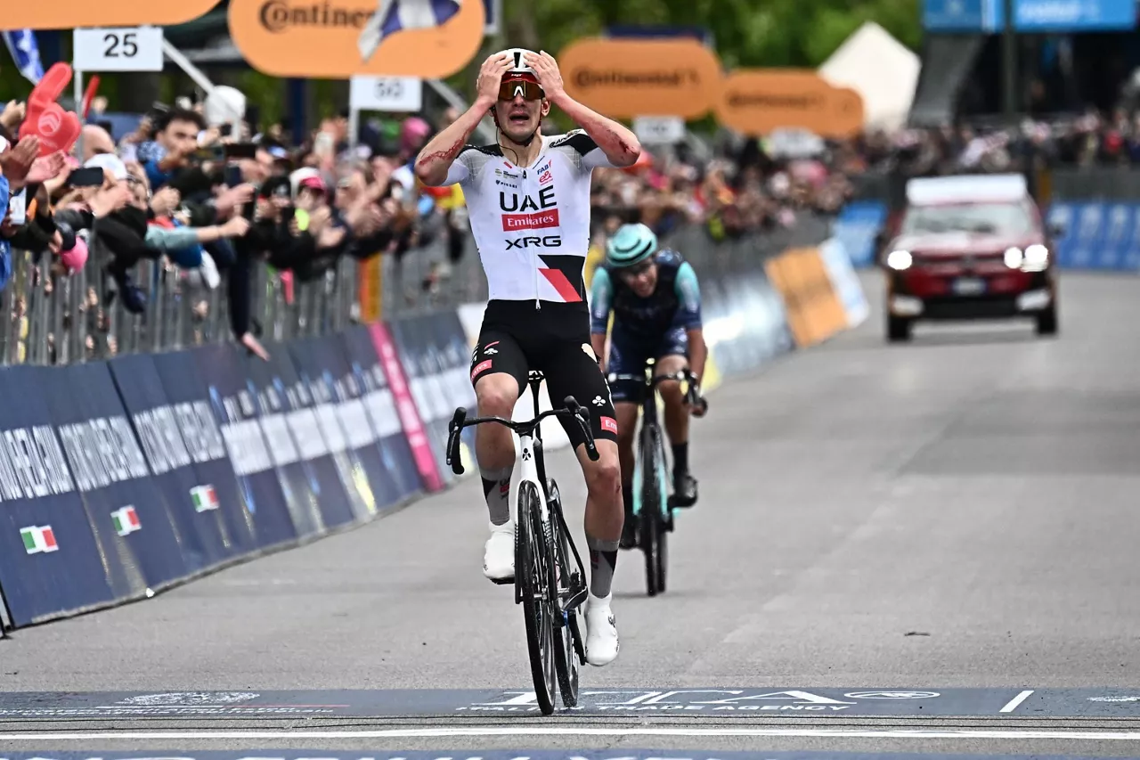 Potenza (Italy), 13/05/2026.- Spanish rider Igor Arrieta of UAE Team Emirates XRG celebrates winning the 5th stage of the 109th Giro d'Italia cycling race over 203 km from Praia a Mare to Potenza, Italy, 13 May 2026. (Ciclismo, Italia) EFE/EPA/LUCA ZENNARO
