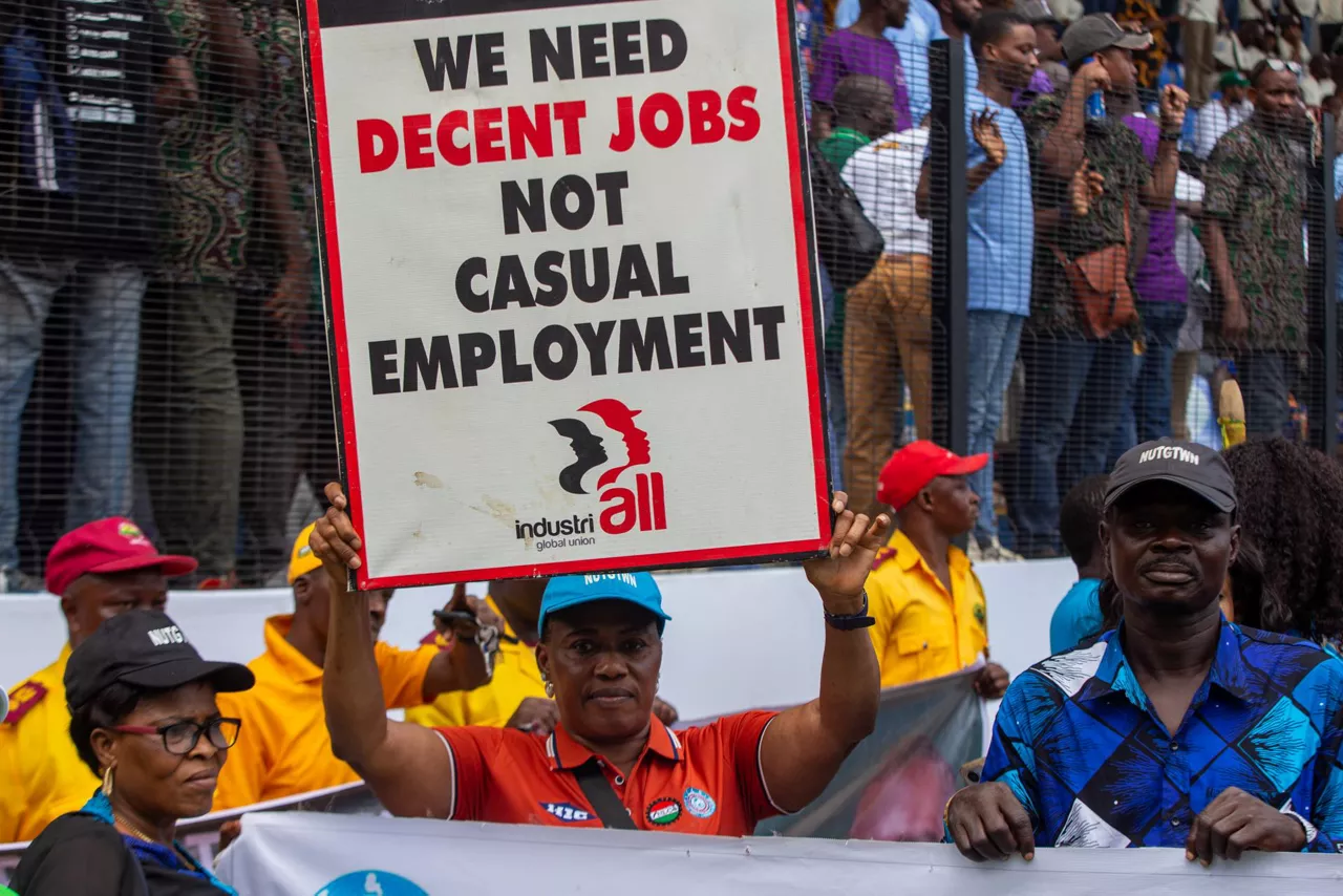 LAGOS (Nigeria), 01/05/2026.- Workers take part in a Workers' Day rally at the Mobolaji Johnson Arena in Lagos, Nigeria, 01 May 2026. Workers' Day or Labor Day, is observed all over the world on the first day of May to celebrate the economic and social achievements of workers and advocate for their rights. EFE/EPA/EMMANUEL ADEGBOYE
