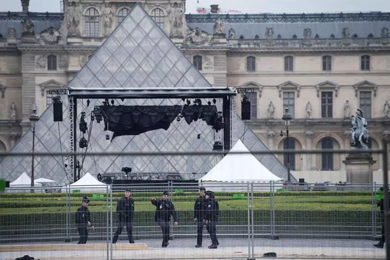 LOUVRE EFE