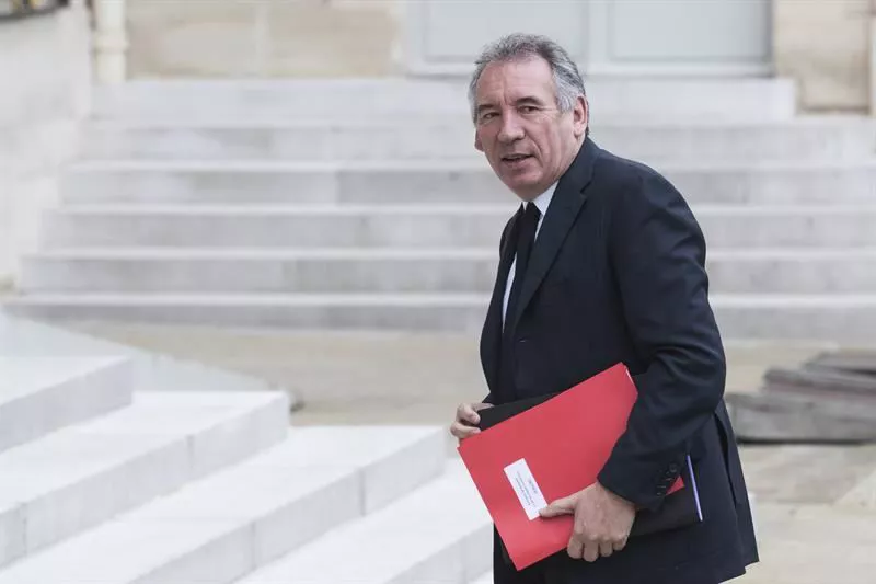 FRANCOIS BAYROU FRANTZIA MODEM EFE