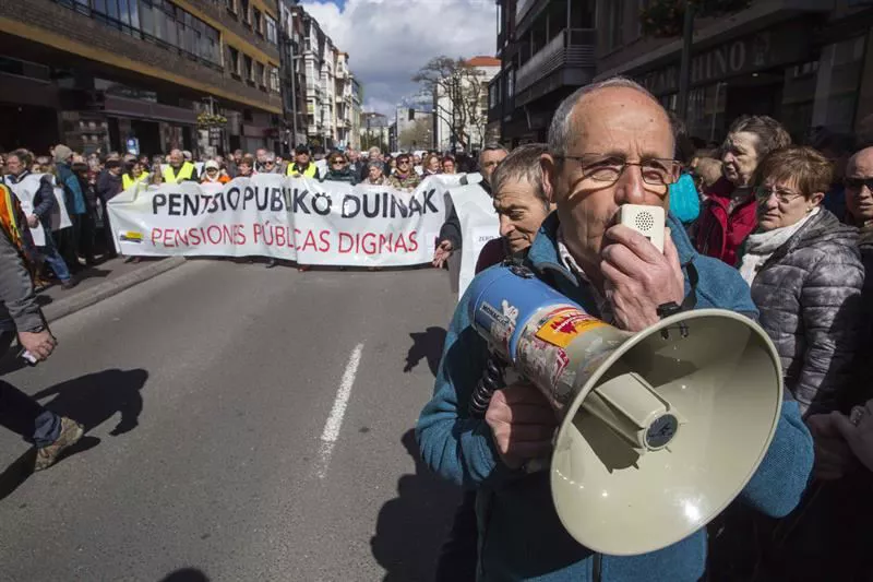 PENTSIO DUINEN ALDEKO MANIFESTAZIOA GASTEIZ EFE