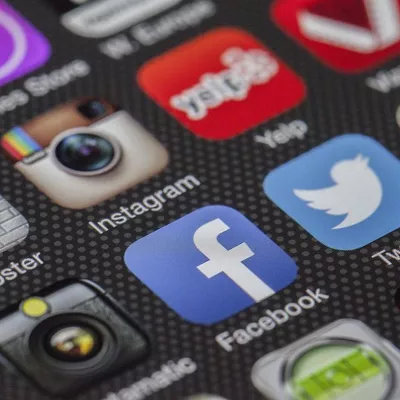 sare sozialak redes sociales telefono movil mugikorra (CCO lizentzia du, lasai erabili)