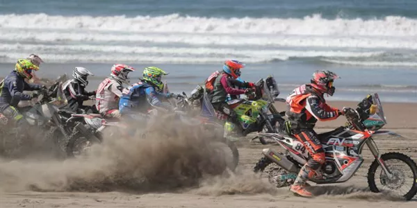 Rally Dakar 2019: Ignacio Sanchís (KTM) y competidores