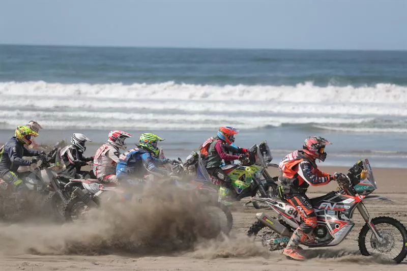 Rally Dakar 2019: Ignacio Sanchís (KTM) y competidores