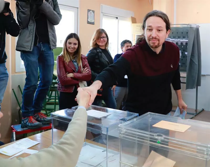 PABLO IGLESIAS VOTANDO BOZKATZEN EFE