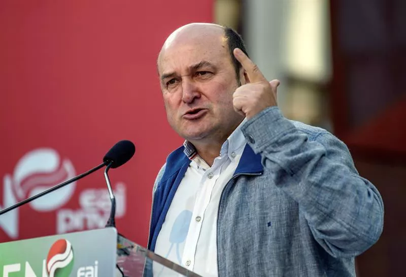 Andoni Ortuzar en el acto electoral del PNV en Basauri.