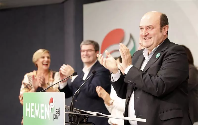 Andoni Ortuzar EAJko presidentea.