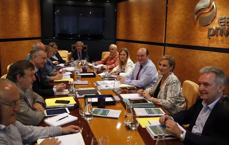 Reunión de la Ejecutiva del PNV para analizar los posibles pactos.