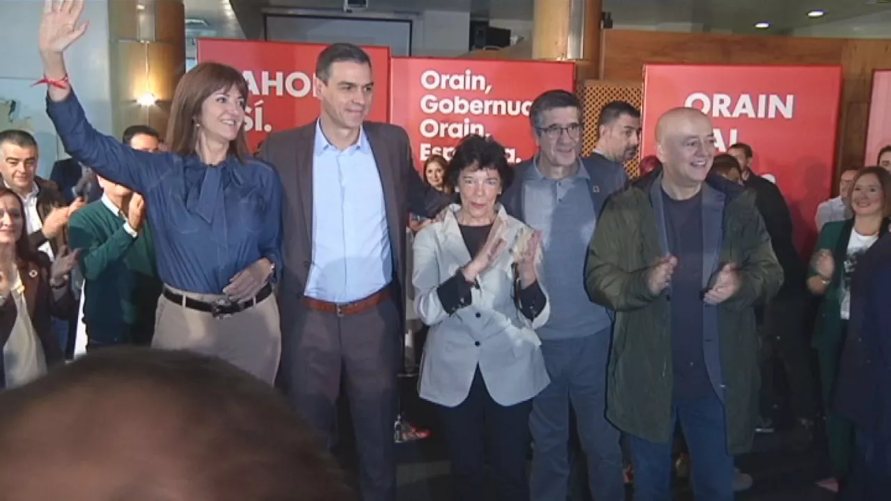 Pedro Sanchez eta PSE-EEko hainbat kide. EiTBren bideo batetik hartutako argazkia. 
