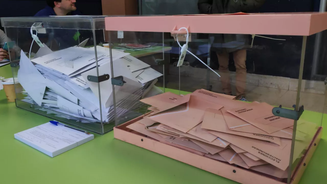 BOTO KUTXA URNA HAUTESKUNDE OROKORRAK ELECCIONES GENERALES 
