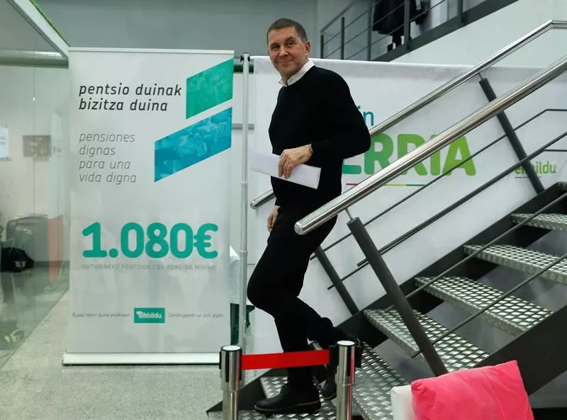 Arnaldo Otegi ofrece una conferencia de prensa