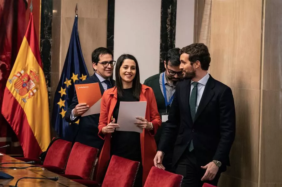 Ines Arrimadas eta Pablo Casado artxiboko irudi batean.
