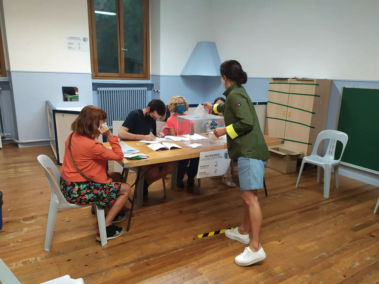 HAUTESLEKUA DONOSTIA COLEGIO ELECTORAL HAUTESKUNDEAK ITURRIA EUSKADI IRRATIA