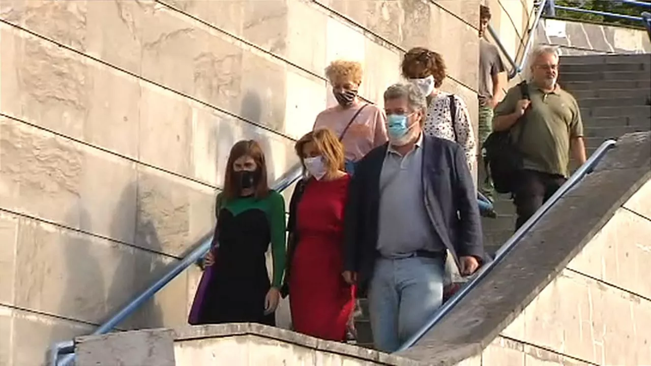 Llegada de Miren Gorrotxategi a la sede de Podemos Ahal Dugu. Imagen: EiTB