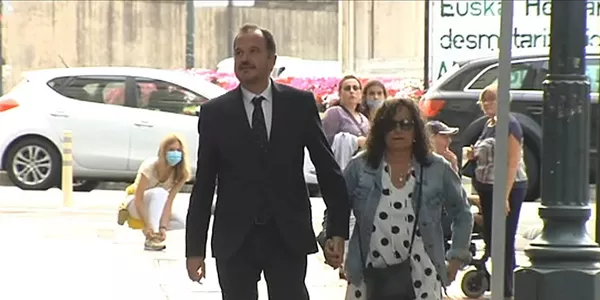 Llegada de Carlos Iturgaiz a la sede del PP. Imagen: EiTB