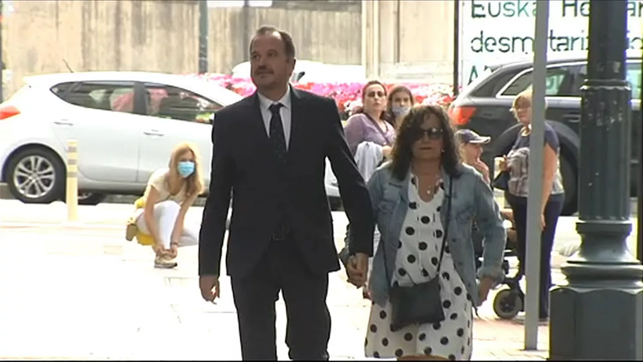Llegada de Carlos Iturgaiz a la sede del PP. Imagen: EiTB