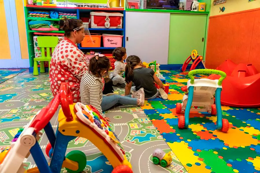 HAURRAK ESKOLAN UMEAK HAUR ESKOLAN HAURTZAINDEGIAN GUARDERIA VUELTA AL COLEGIO ESCUELA EFE