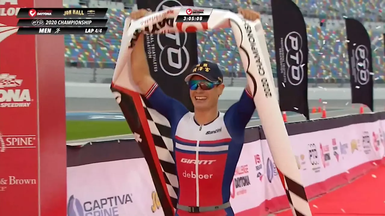 20201207143539_gustav-iden-eta-paula-findlay-garaile-daytonako-triatloian_