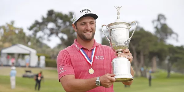 Jon Rahm, con su merecida copa