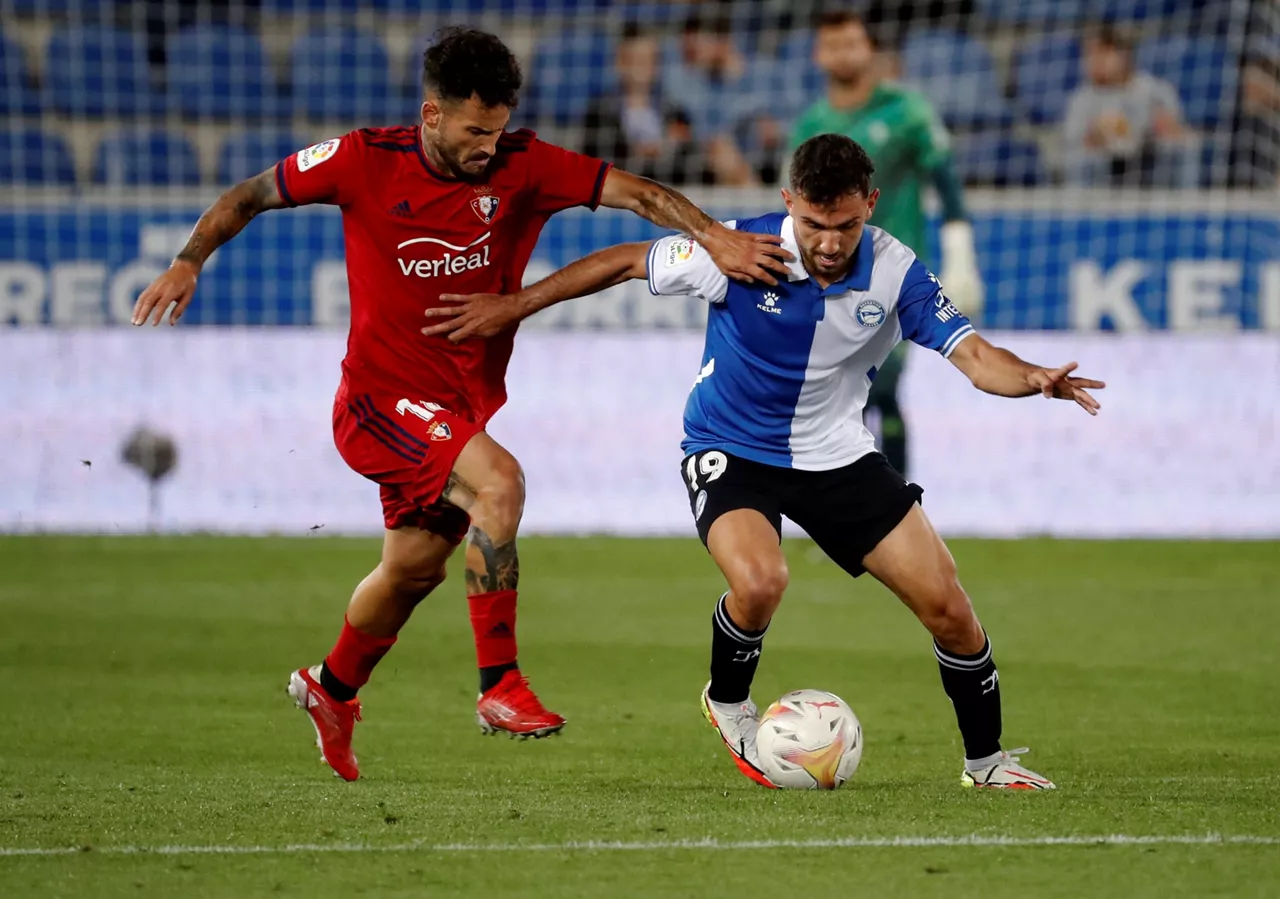 Ruben Garcia eta Ivan Martin Osasuna-Alavesen derbi batean. Argazkia: EFE