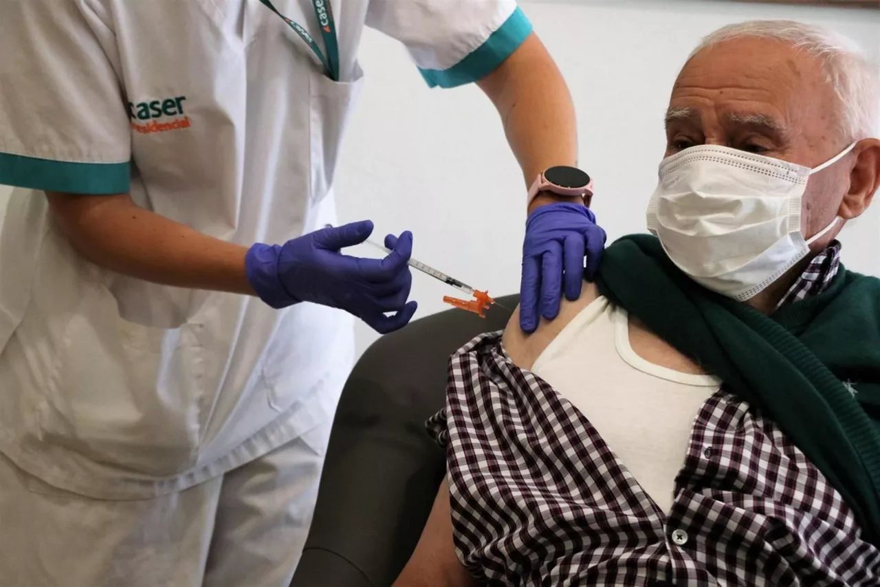 tercera dosis vacuna covid coronavirus centro mayores anaka irun