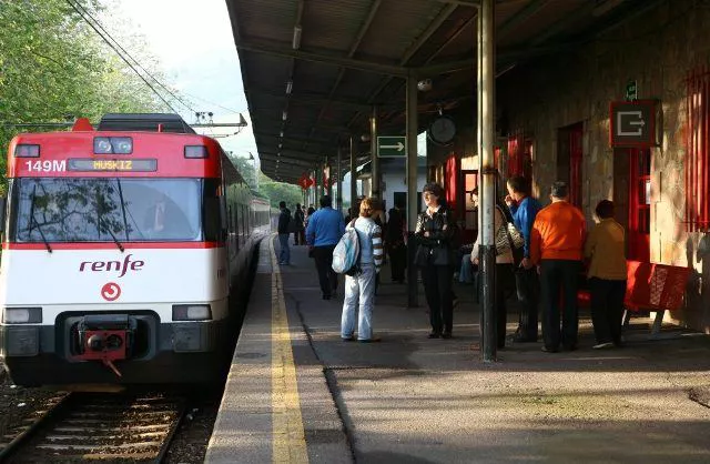 Un convoy en Muskiz (Bizkaia). Foto de archivo: Renfe