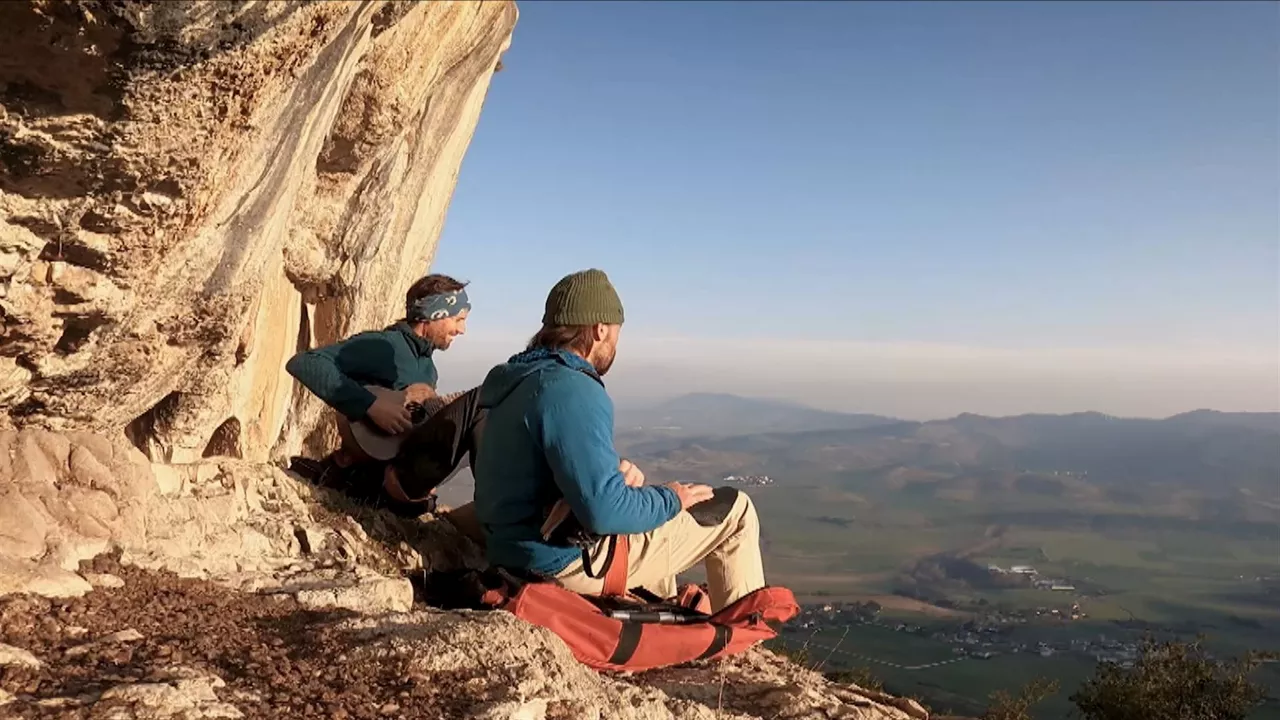 20220214151732_sean-villanueva-odriscoll-eta-nico-fabrese-eskalatzaile_