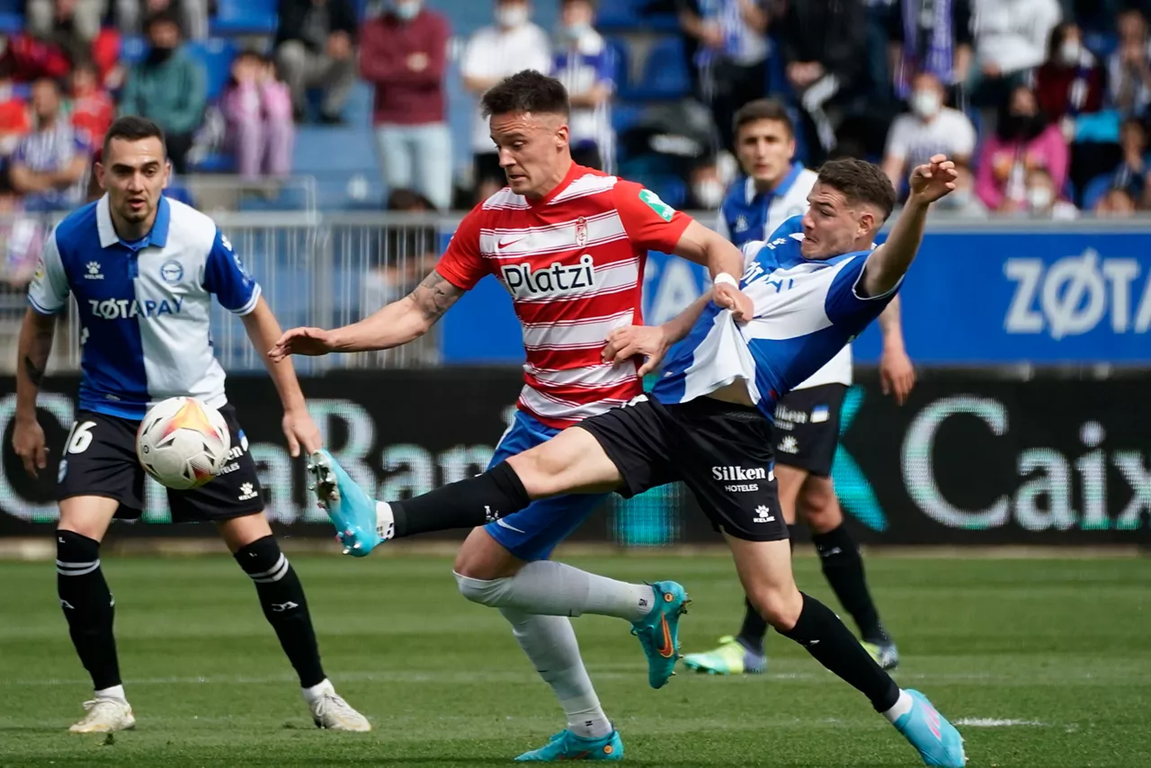 ALAVES-GRANADA-MANU-VALLEJO