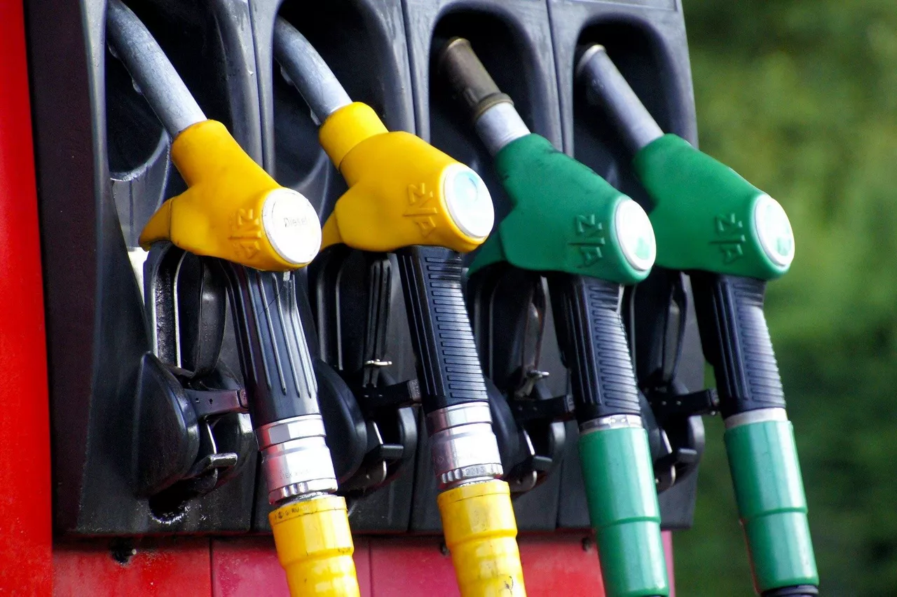 gasolina erregaia pixabay