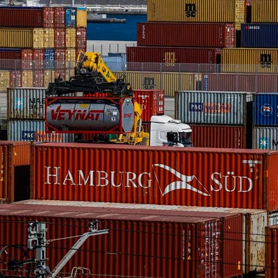 puerto de bilbao contenedores bilboko portua edukiontziak