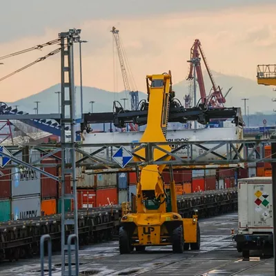 puerto de bilbao bilboko portua contenedores edukiontziak