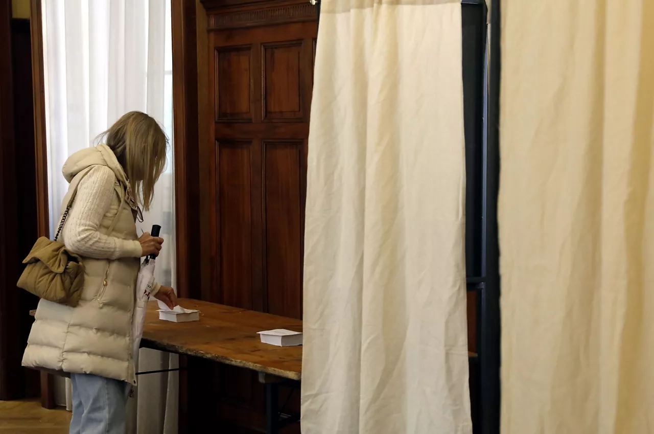  frantziako hauteskundeak elecciones francia macron le pen urnas urnak