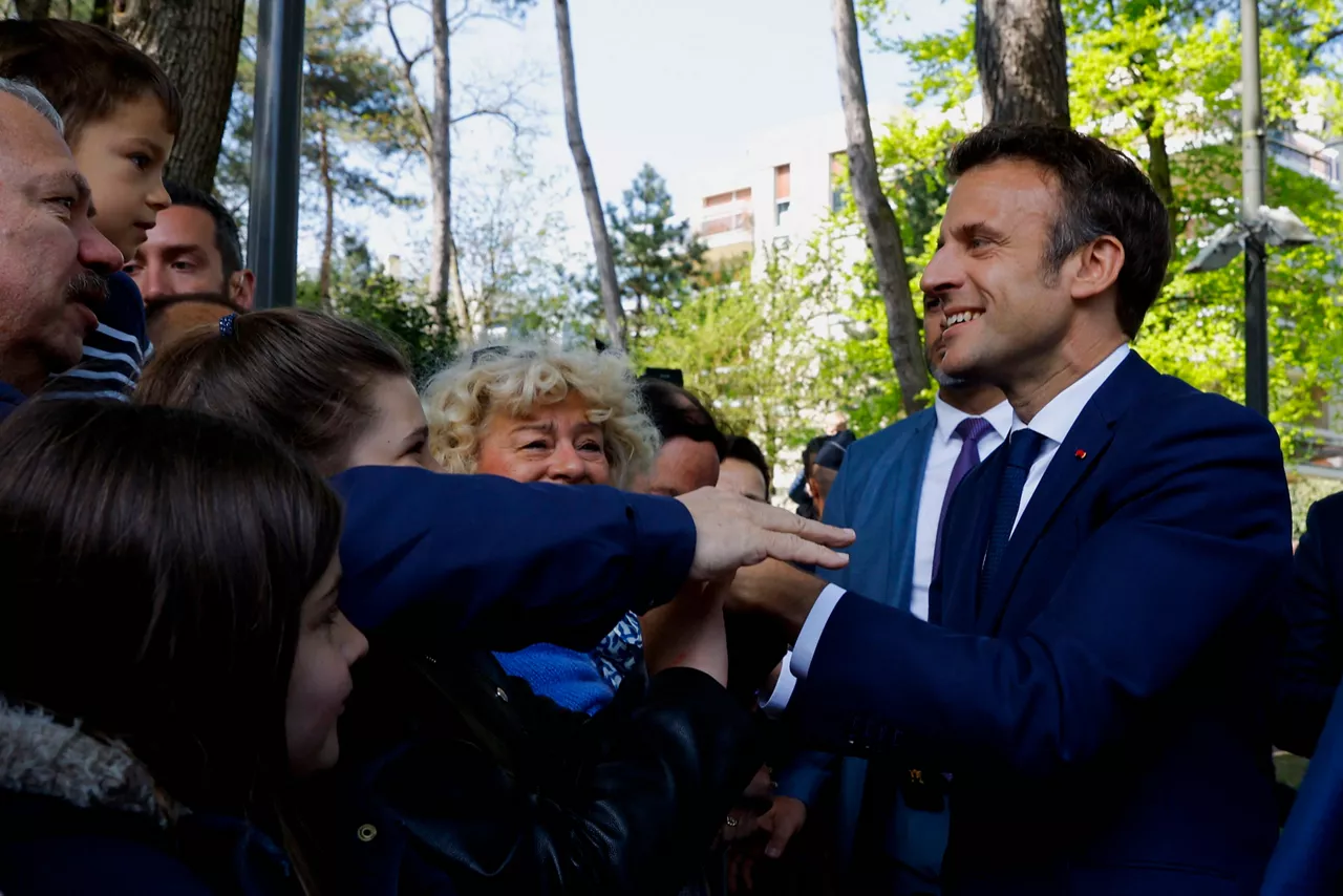 frantzia hauteskundeak elecciones francia macron urnas hauteslekua