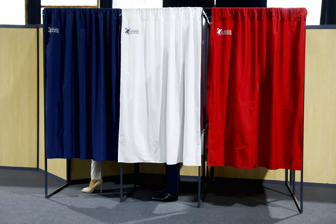 frantzia hauteskundeak elecciones francia macron urnas hauteslekua