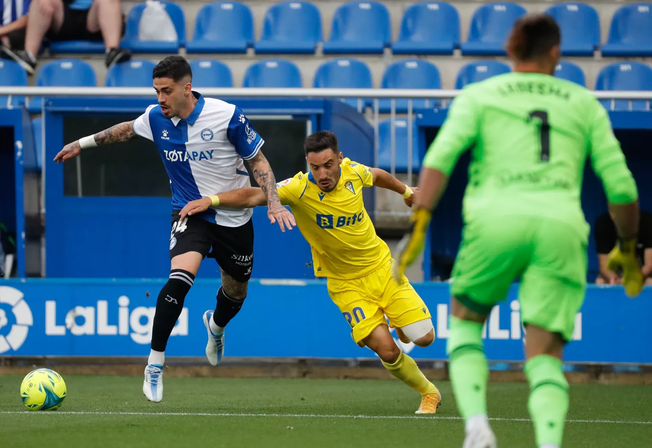 ALAVES-CADIZ-MANUEL-GARCIA