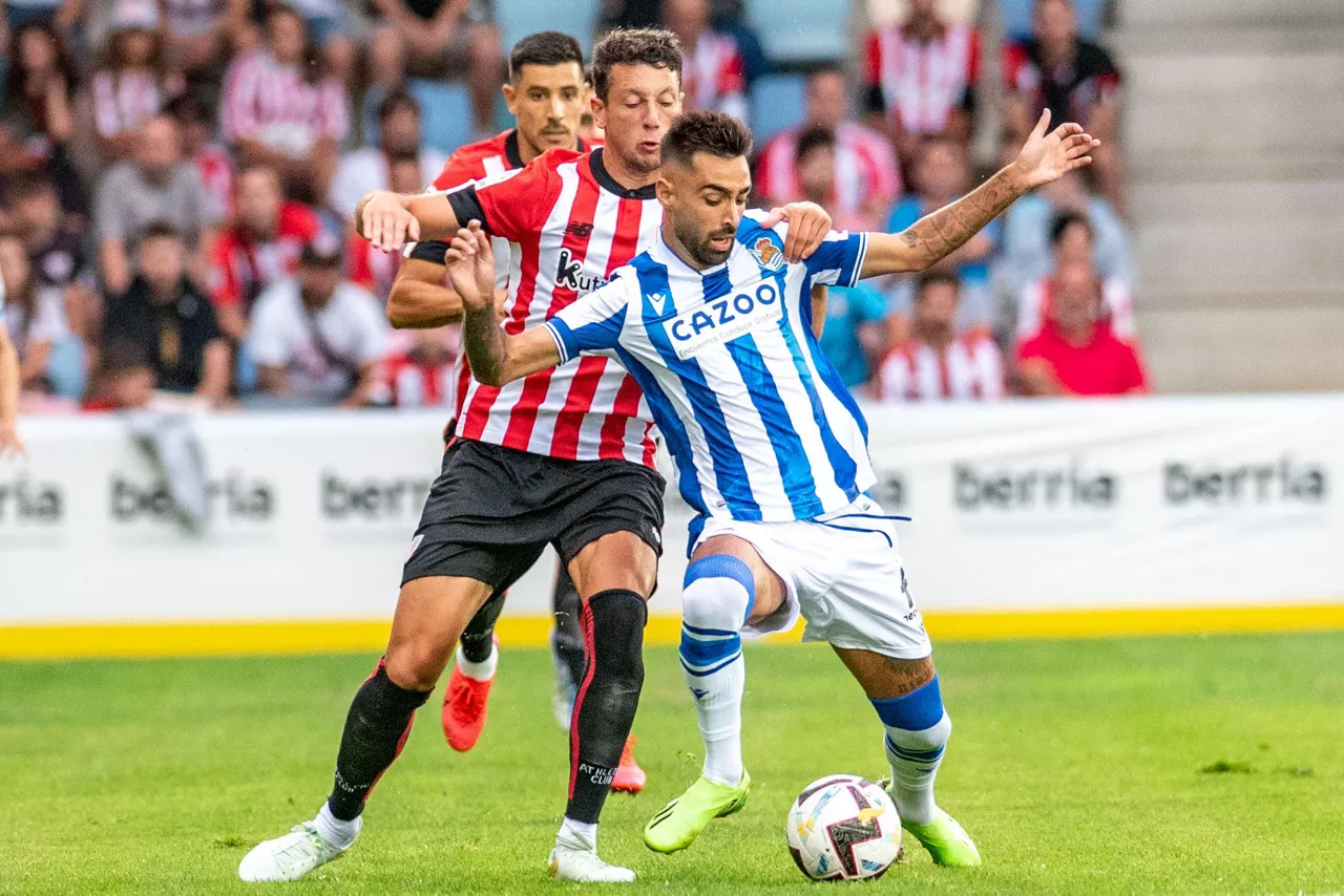 Mikel Vesga eta Brais Méndez, nor baino nor gehiago. Argazkia: EFE