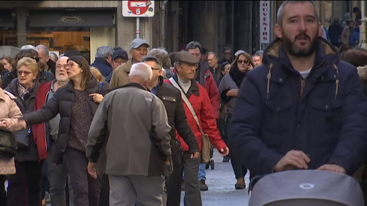 20221027184723_gente-neutro-jendea-kalea-calle_