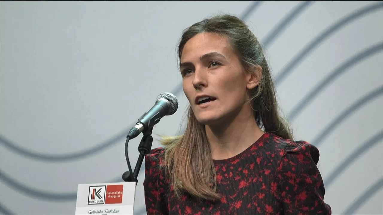 nerea ibarzabal bertsolaria baionan bertsolaritza txapelketa eitb media