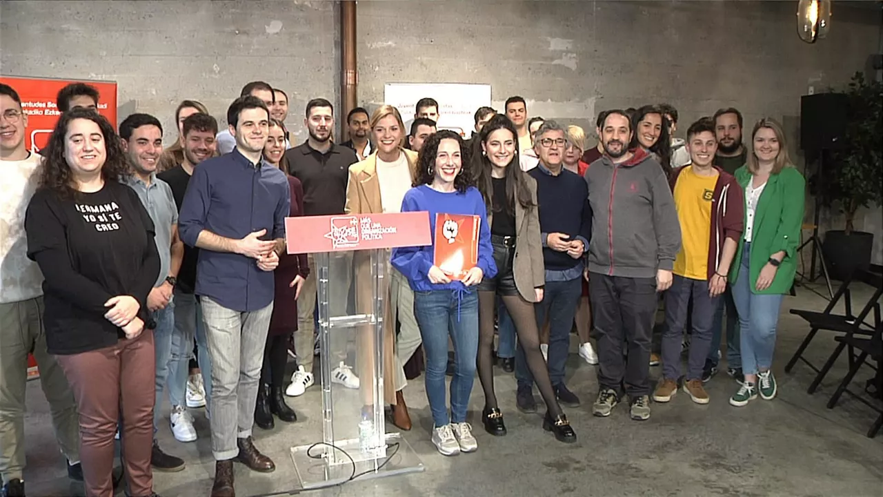 La candidata del PSE-EE a la Alcaldía de Bilbao, en el centro. Foto: EiTB