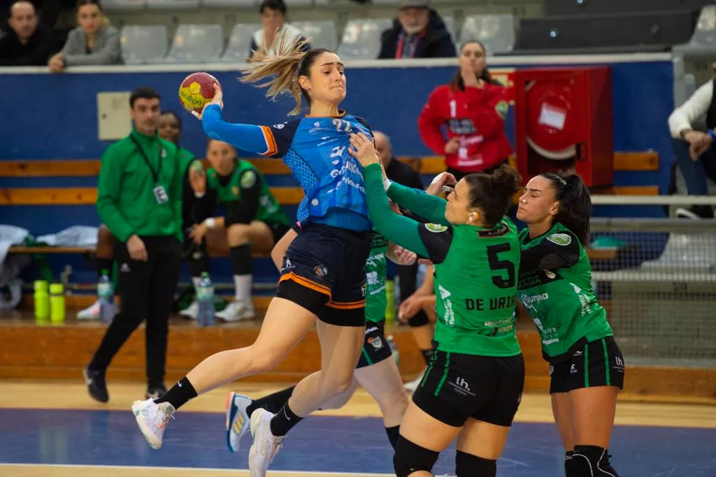 June Loidi (Bera Bera), Beti Onaken aurkako derbi batean. Argazkia: Super Amara Bera Bera.