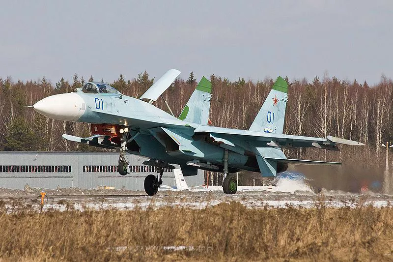 Avión caza Su-27