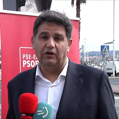 Juan Andrades, en declaraciones ante los medios en Santurtzi. Foto: EITB Media