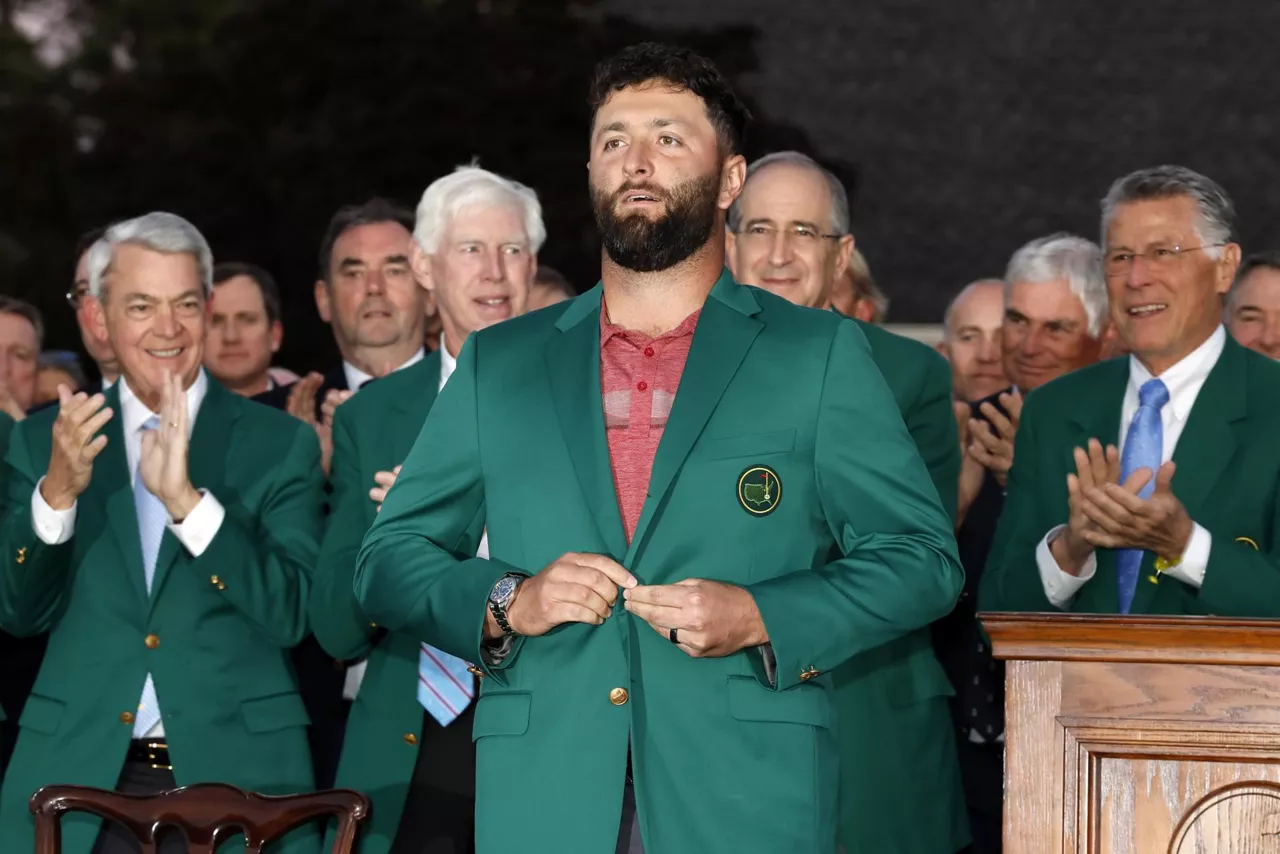 Jon Rahm, txaketa berdea jantzita. Argazkia: EFE. 