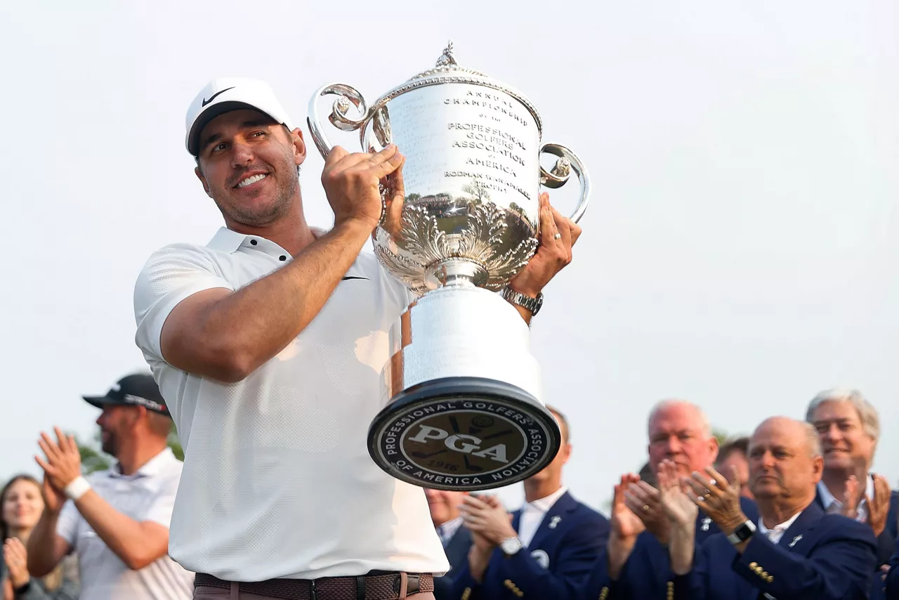 Brooks Koepka, irabazlearen garaikurrarekin.