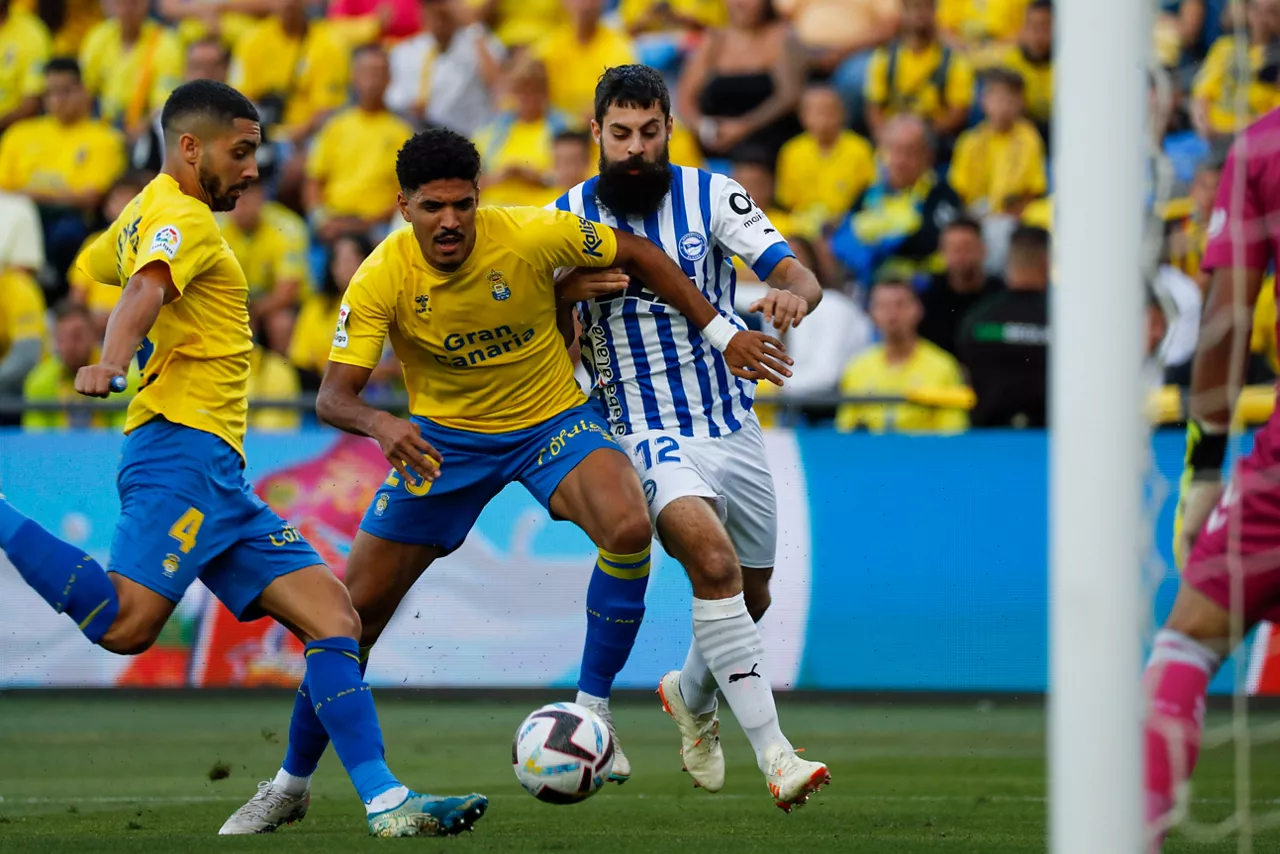 Las Palmas - Alaves Asier Villalibre
